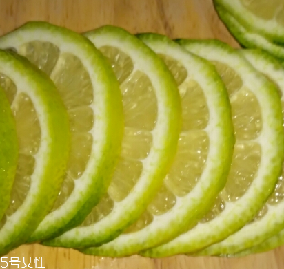 青檸檬可以敷臉嗎？青檸檬敷臉能美白嗎？