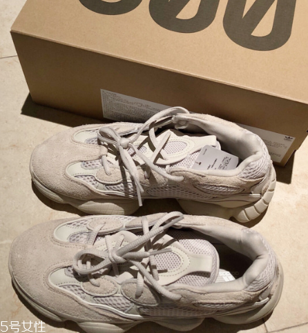 yeezy 500偏碼嗎？yeezy 500鞋碼標(biāo)準(zhǔn)嗎