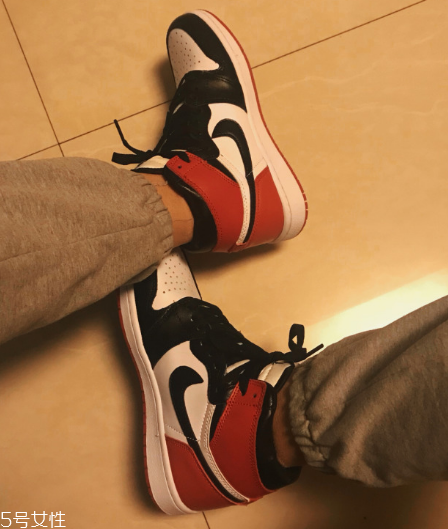 aj 1黑腳趾是荔枝皮嗎？aj 1黑腳趾皮質(zhì)是不是荔枝皮