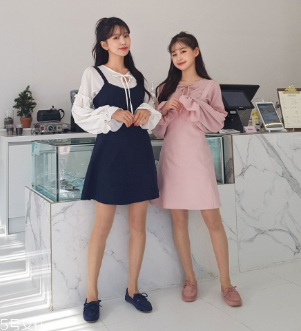 背帶裙配什么鞋子好看？背帶裙搭配鞋子技巧