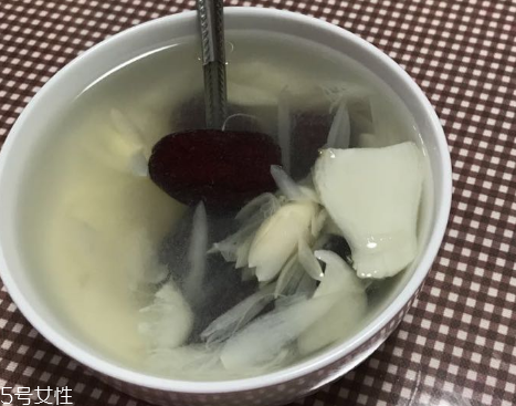 新鮮百合能泡水喝嗎？新鮮百合泡水好嗎？