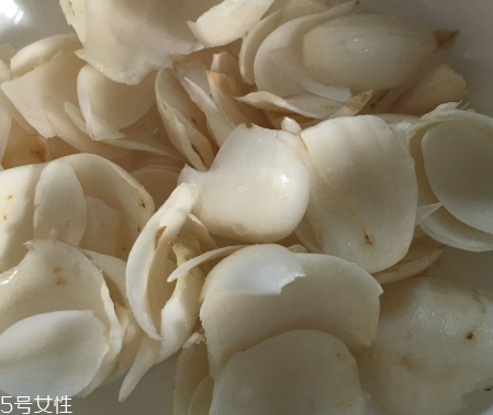 新鮮百合可以燉雞嗎？新鮮百合燉雞好吃嗎？