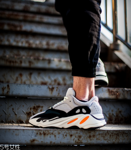 yeezy 700開箱測評(píng) yeezy 700上腳腳感怎么樣