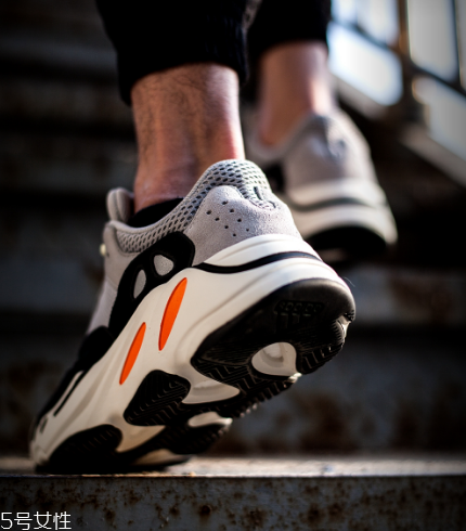 yeezy 700開箱測評(píng) yeezy 700上腳腳感怎么樣