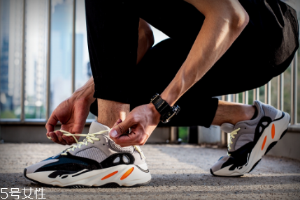 yeezy 700開箱測評(píng) yeezy 700上腳腳感怎么樣