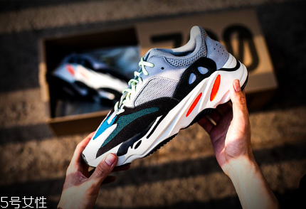 yeezy 700開箱測評(píng) yeezy 700上腳腳感怎么樣