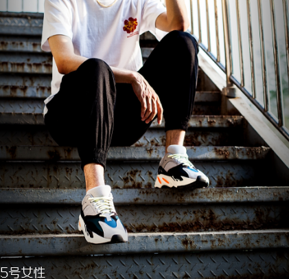 yeezy 700開箱測評(píng) yeezy 700上腳腳感怎么樣