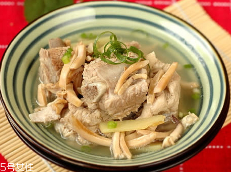 墨魚(yú)排骨湯的禁忌人群 墨魚(yú)排骨湯哪些人不宜喝