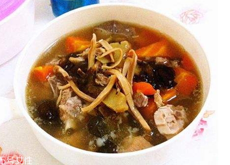 墨魚(yú)排骨湯的禁忌人群 墨魚(yú)排骨湯哪些人不宜喝