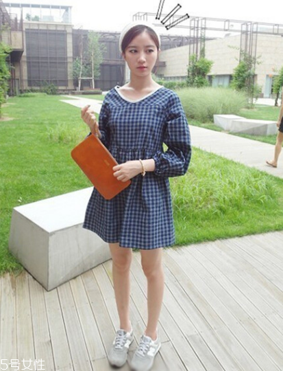 格子連衣裙搭配什么鞋子？格子連衣裙搭配技巧