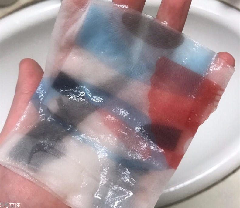 pure smile藝妓臉譜面膜有幾個版本？適合敏感肌嗎？