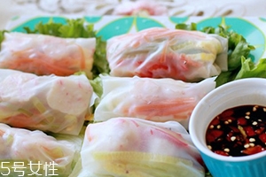 越南春卷皮用冷水還是熱水泡？越南春卷皮泡多久