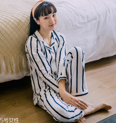 睡衣上的奶漬怎么去除？睡衣上有奶漬怎么洗
