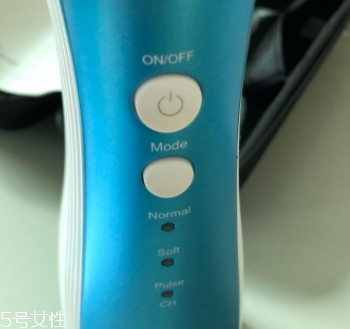 沖牙器和牙線哪個好？沖牙器和牙線的優(yōu)缺點