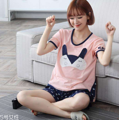 睡衣和睡袍哪個好？睡衣好還是睡袍好