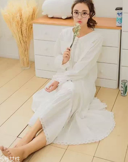 睡衣里面要穿內(nèi)衣嗎？睡衣里面穿不穿內(nèi)衣