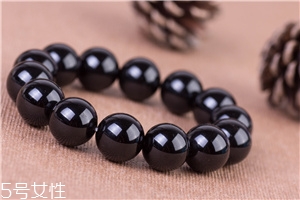 黑瑪瑙手串戴哪只手？黑瑪瑙手串佩戴忌諱