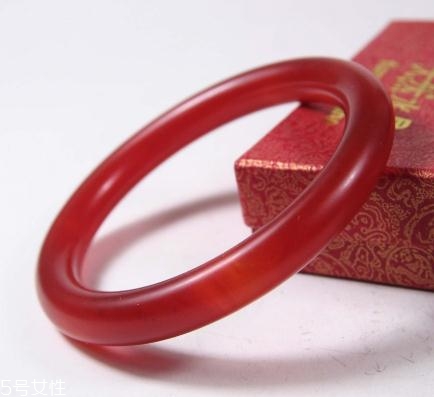 瑪瑙手鐲一般多少錢？瑪瑙手鐲市場行情