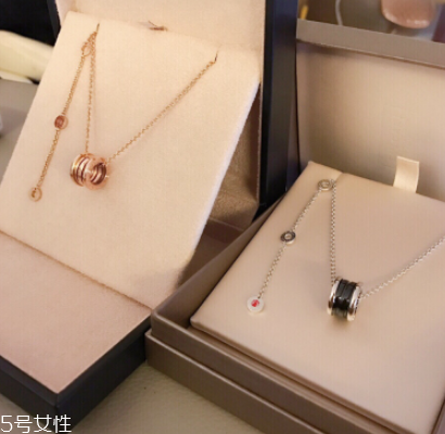項(xiàng)鏈?zhǔn)屈S金還是鉑金好？項(xiàng)鏈買黃金還是鉑金