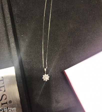 項鏈褪色怎么辦？項鏈退色處理方法
