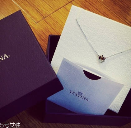 項(xiàng)鏈戴久了會(huì)變黑嗎？項(xiàng)鏈時(shí)間長(zhǎng)了會(huì)變黑嗎