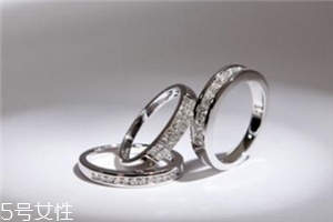 戒指可以戴右手嗎？戒指能戴在右手上嗎