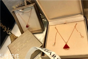 寶格麗扇子項(xiàng)鏈多少錢？寶格麗小扇子項(xiàng)鏈價(jià)格