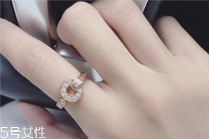 戒指和手鏈戴一只手嗎？戒指和手鏈能戴一邊嗎