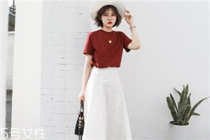 皮膚黃穿什么顏色顯白？適合黃皮女生的衣服顏色