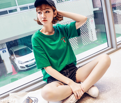皮膚黃穿什么顏色顯白？適合黃皮女生的衣服顏色