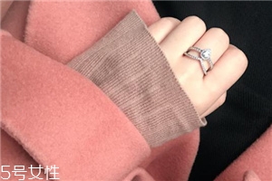 戒指戴小指是什么意思？戒指戴小指代表什么含義