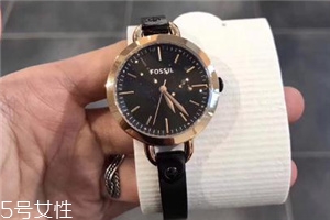 fossil手表怎么調(diào)日期？fossil手表調(diào)時間方法