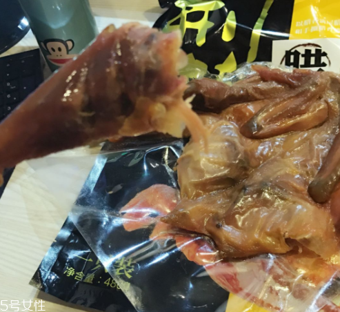 臘雞可以帶上飛機(jī)嗎？坐飛機(jī)可以帶臘雞嗎？