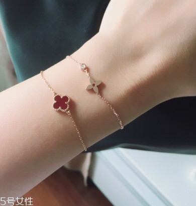 手鏈和腳鏈能同時(shí)帶嗎？手鏈和腳鏈的佩戴講究