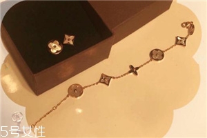 手鏈和腳鏈能同時(shí)帶嗎？手鏈和腳鏈的佩戴講究