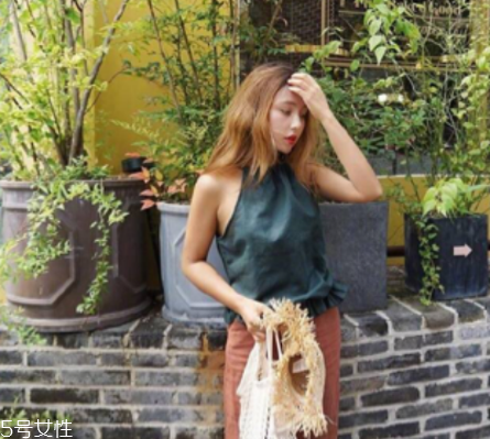 皮膚黑夏天穿什么顏色？黑皮膚適合什么顏色衣服