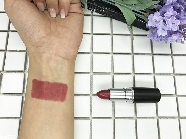 mac brick o la口紅日常嗎？mac brick o la上嘴圖