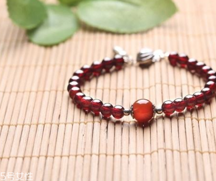 手鏈珠子單數(shù)還是雙數(shù)？手鏈珠子個數(shù)講究