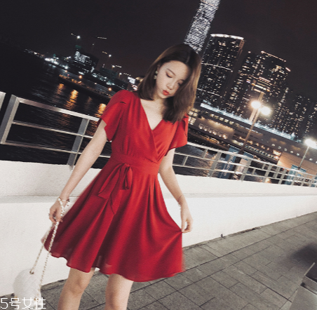 飄帶衣服怎么搭配？飄帶衣服搭配竅門