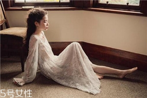 夏天穿什么樣的百褶裙好看？夏天適合穿什么百褶裙