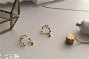 耳釘可以用雙氧水泡嗎？耳釘用雙氧水泡的影響