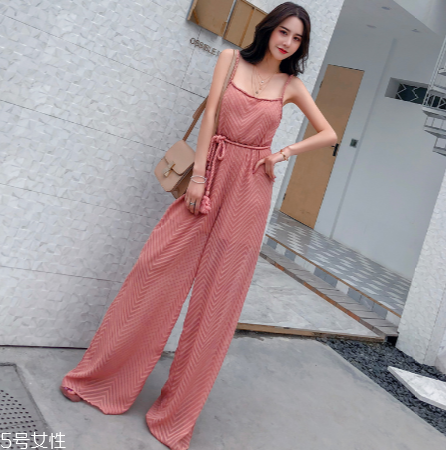 吊帶怎么搭配？吊帶搭配圖片