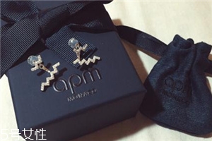 耳釘有血跡怎么清洗？耳釘上的血跡用什么洗？