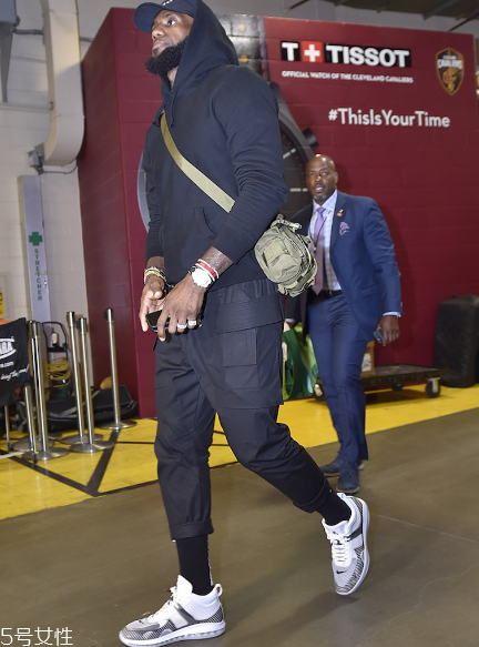 john elliott聯(lián)名nike lebron icon什么時候發(fā)售？