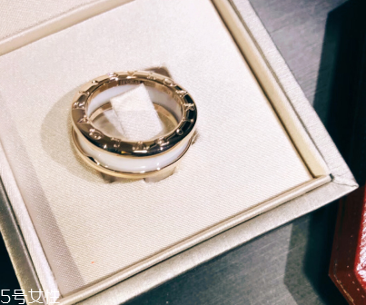 寶格麗陶瓷戒指是什么材質(zhì)？寶格麗陶瓷戒指材質(zhì)介紹