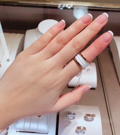 寶格麗陶瓷戒指是什么材質(zhì)？寶格麗陶瓷戒指材質(zhì)介紹