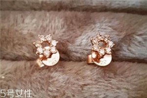 耳釘變黃怎么清洗？耳釘變黃了怎么辦？
