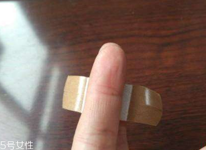 創(chuàng)可貼可以消腫嗎？創(chuàng)可貼有消腫功效嗎？