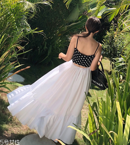 今年夏天流行什么露臍裝？今夏最火的露臍裝搭配