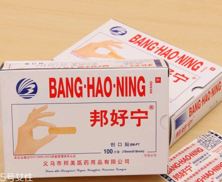 創(chuàng)可貼和肉連著怎么辦？創(chuàng)可貼連著肉怎么處理？
